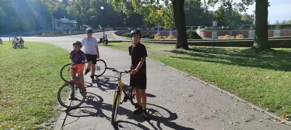 Klasa 7aa z ZS w Piekarach na rowerowej wyprawie przez Las Dioblina do Świerklańca