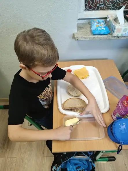 Dzień Chleba w klasie 2c – edukacja przez doświadczenie