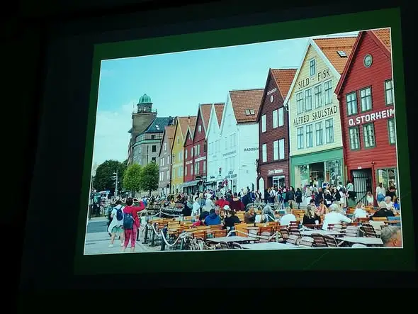 Norweskie fiordy oczami Adama Lubosa – relacja z prelekcji w piekarskiej bibliotece