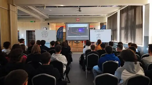 Uczniowie z Piekar Śląskich odkrywali świat robotów i AI na konferencji Masters & Robots Youth 2026